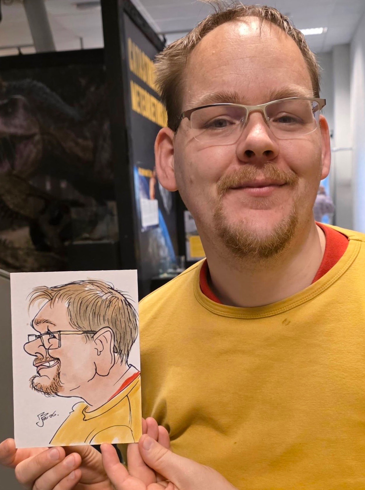 Live getekende karikatuur door sneltekenaar Jeroen Busschers met blije klant - 4